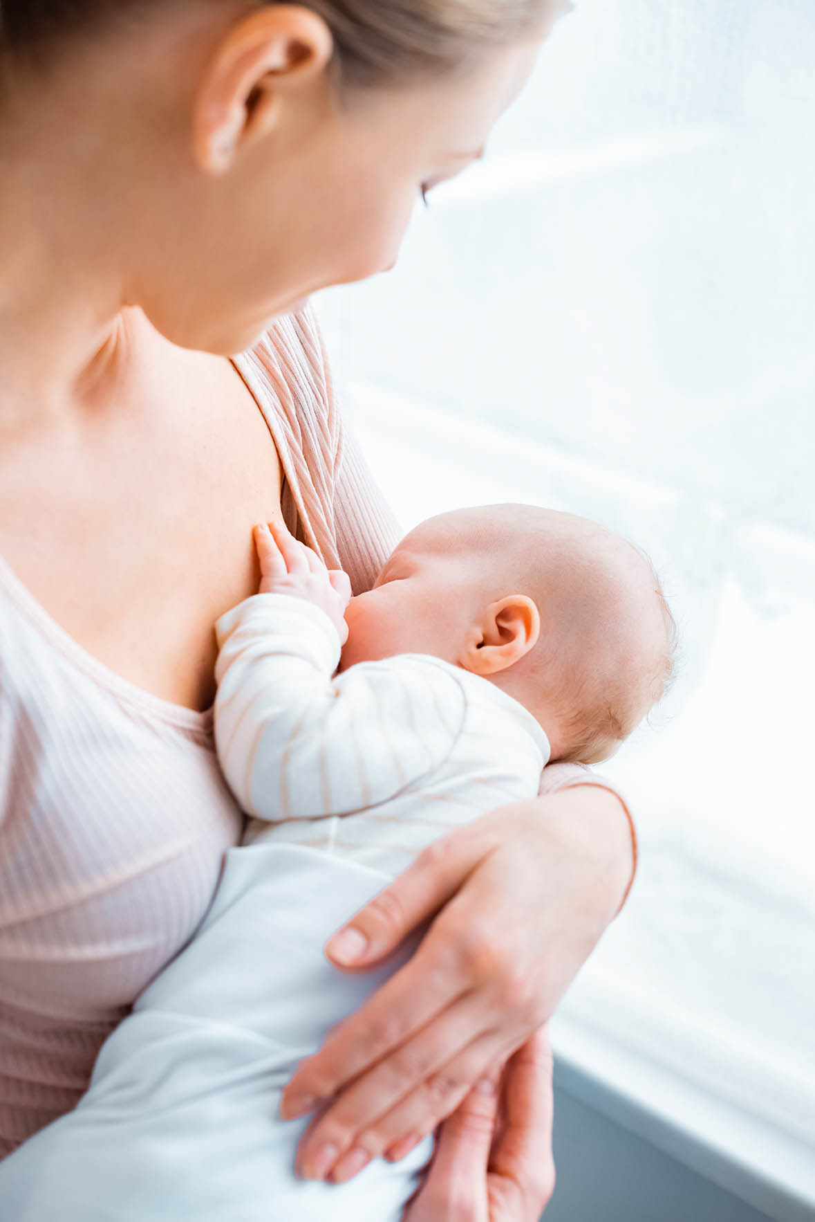 breastfeeding new born baby lactation consultant